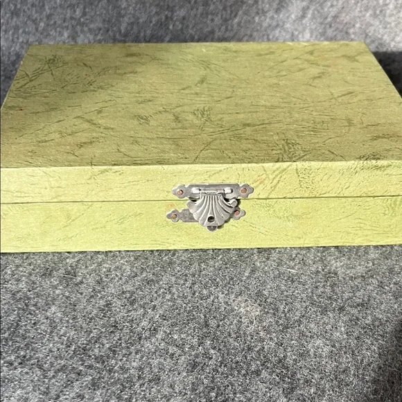 Vintage Brass Napkin Rings Set in Box - Picture 2 of 4